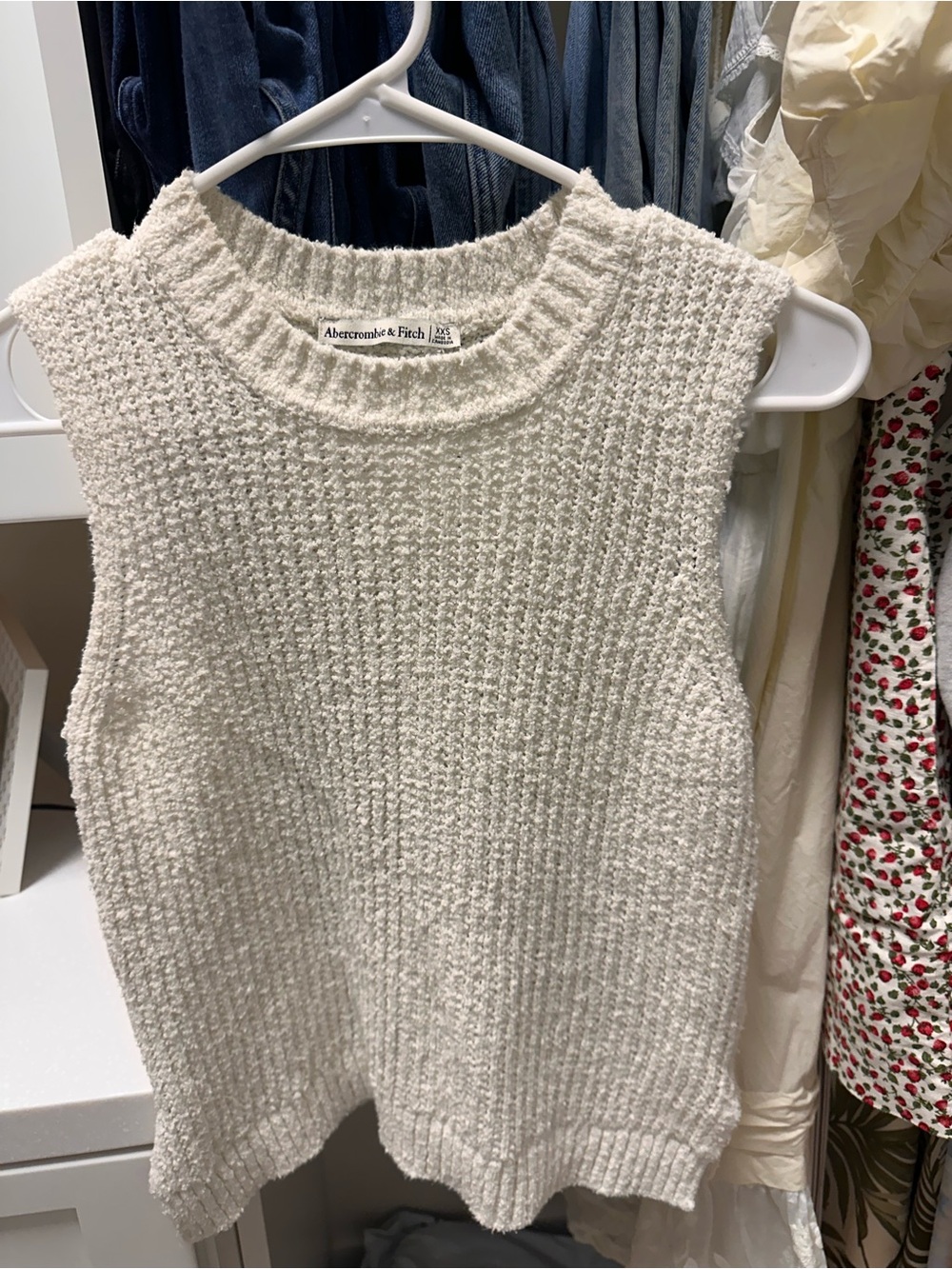 Abercrombie & Fitch Cream Textured Knit Sleeveless Sweater Vest